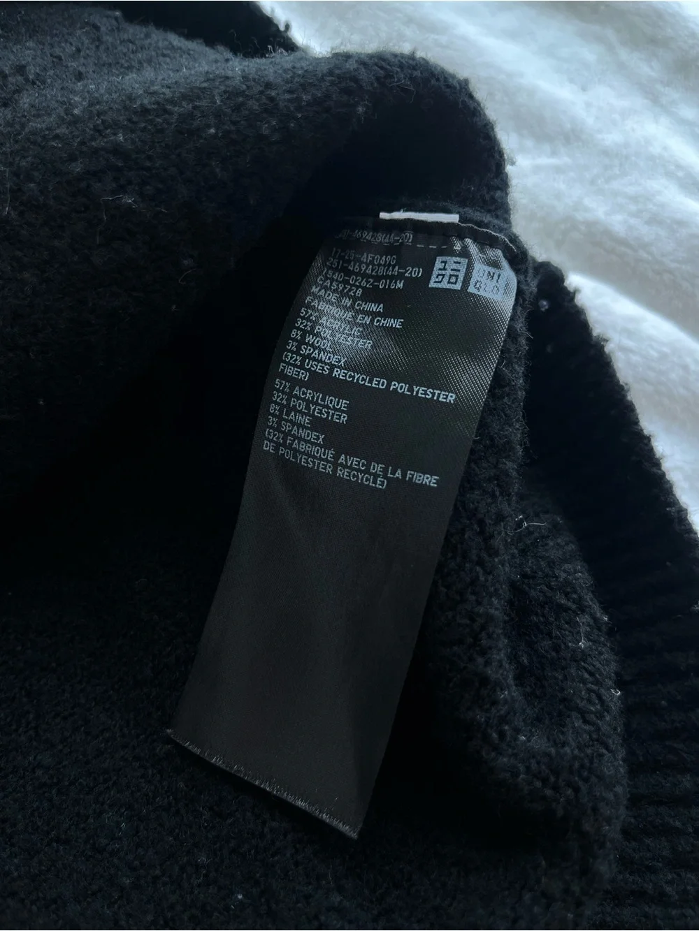 Uniqlo Black V-Neck Button Front Cardigan with Pockets - Picture 5 of 5